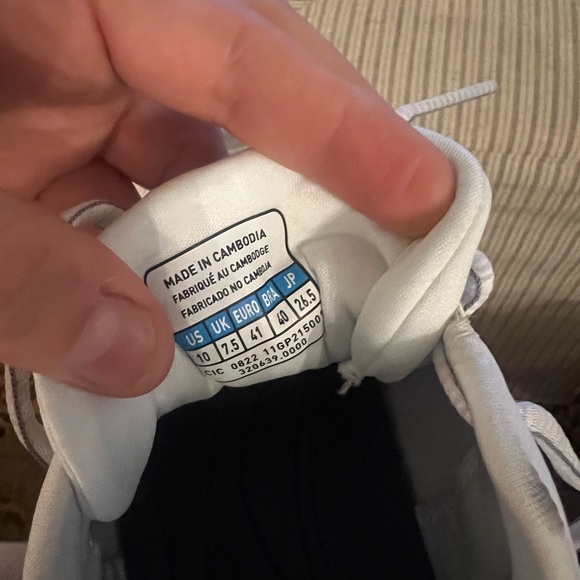 White Mizuno cleats size 10 NEW - Picture 2 of 4